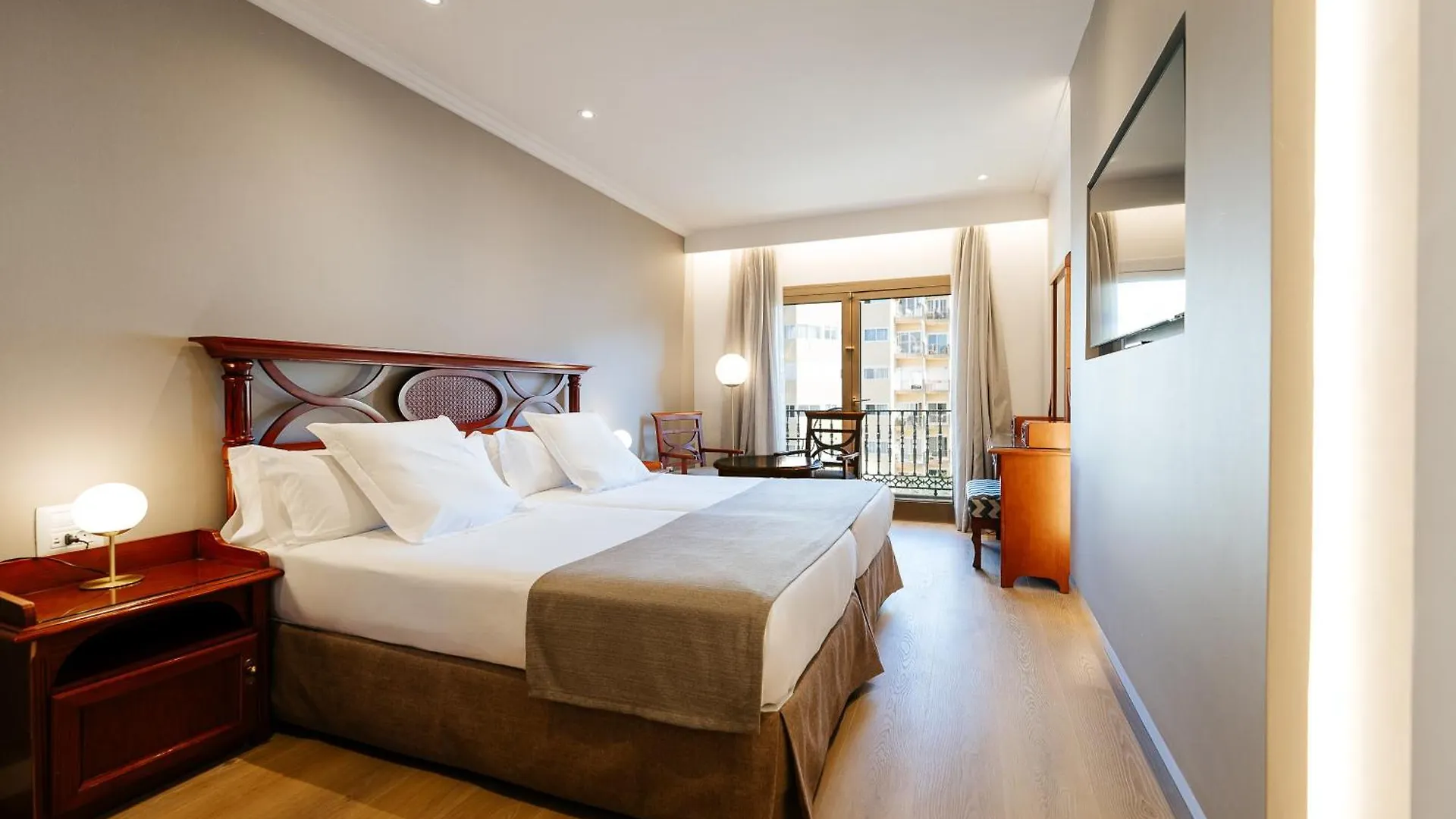 Hotel Reveron Plaza 로스크리스티아노스